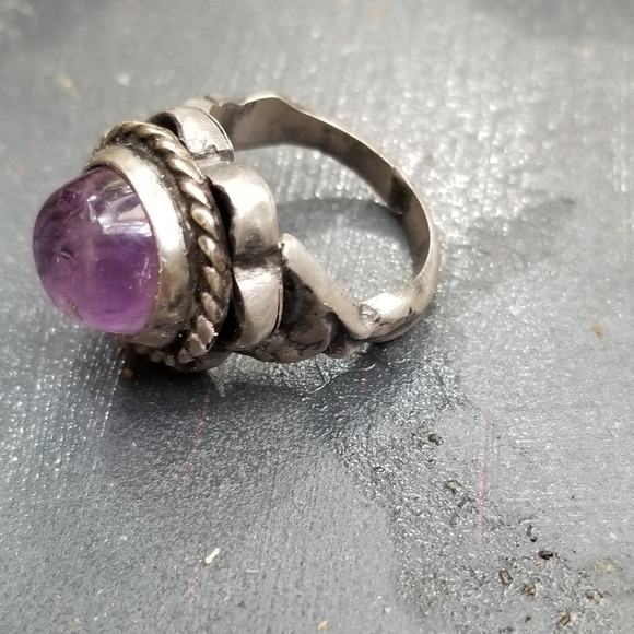 Vintage Amethyst and Sterling Silver Ring - Picture 5 of 6